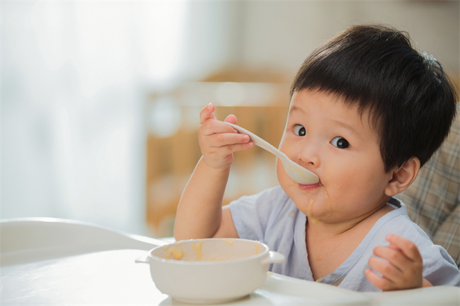 攝圖網_501919835_嬰兒食品童年健康食物寶寶吃飯（企業商用）.jpg